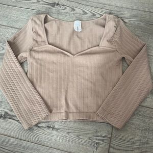 never been worn pretty cream crop top!